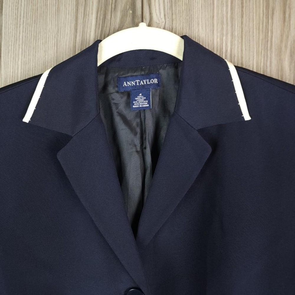 Ann Taylor Navy Blue 100% Silk Blazer White Contrast Trim 3-Button Jacket Size 4 - Picture 3 of 5
